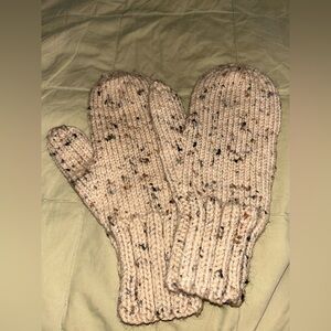 Classic Speckled Knit Mittens